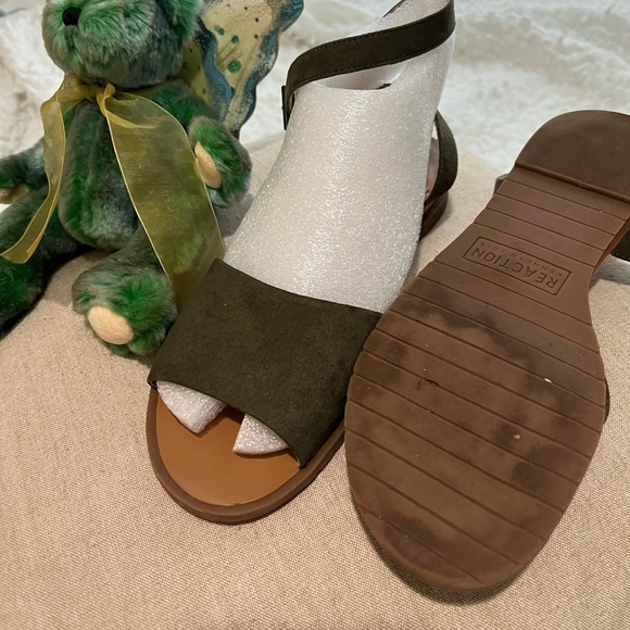 Kenneth Cole ankle strap sandal - Picture 4 of 4